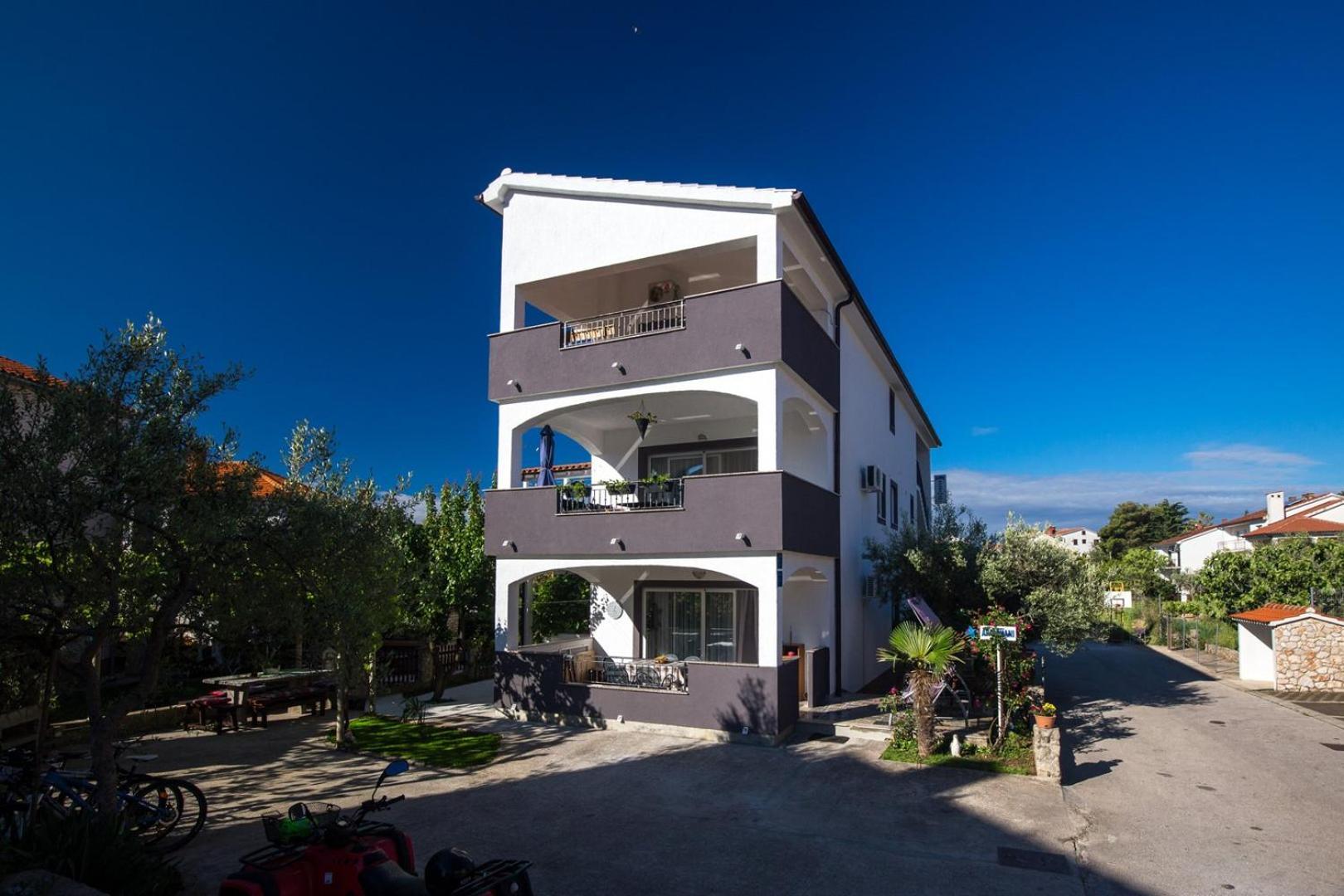 Charming Apartments Dodo Krk Town Extérieur photo
